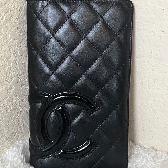 Chanel Interlocking CC Logo Bifold Wallet - Picture 1 of 8
